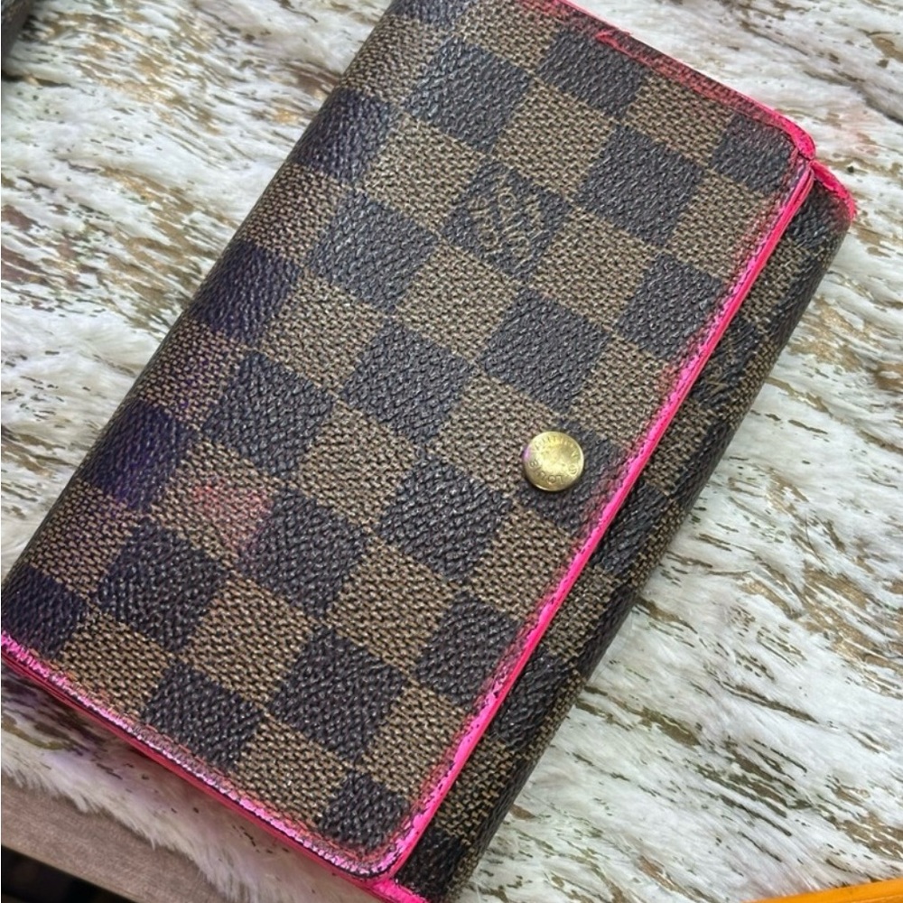 LV Wallet - Picture 2 of 7